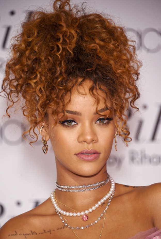 يمكنك التمتع بهذه الإطلالة حتى بالشعر القصير