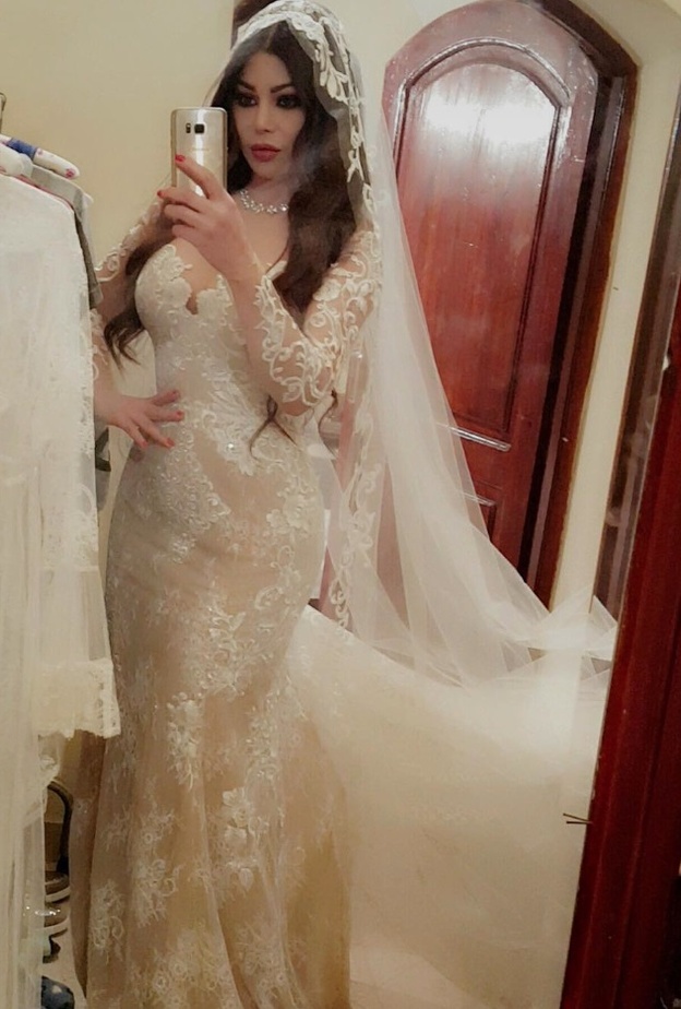 غادة عبد الرازق ابهرت الجمهور بفستانها الانيق