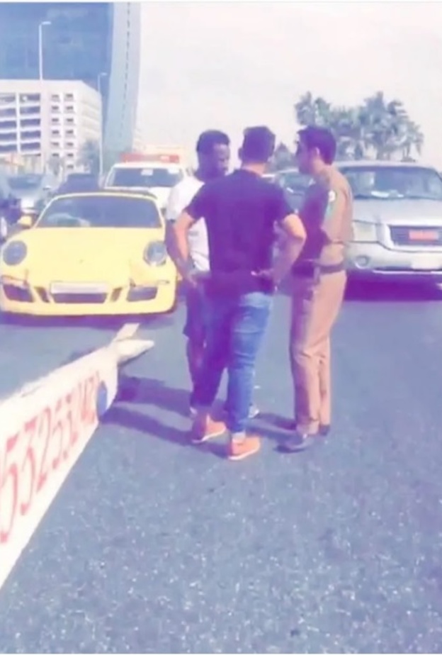 فيديو: لاعب الاتحاد السعودي  فهد المولد يتعرض لحادث سيارة 