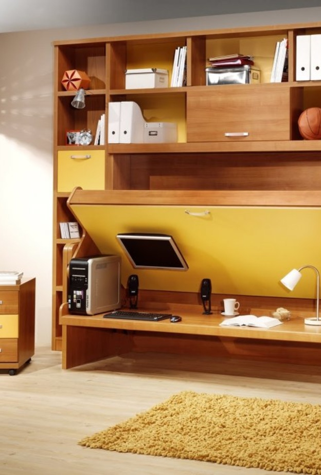 سرير يتحول إلى مكتب كمثال عن ديكورات داخلية ذكية للمساحات الصغيرة