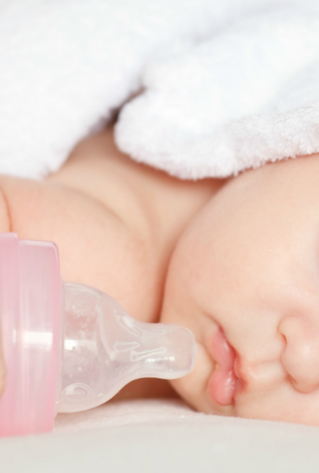 هل يجب إيقاظ الرضيع لإطعامه