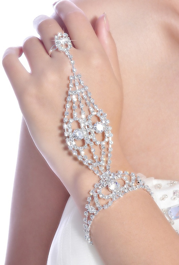 سلاسل يد مع خاتم من الالماس