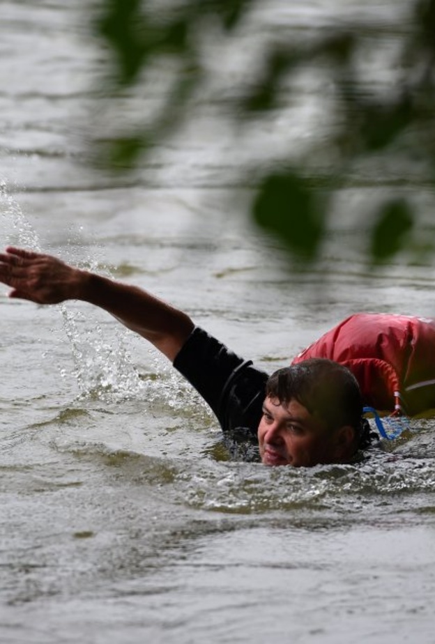 ألماني يسبح يوميا باتجاه عمله بدلا من ركوب الحافلة