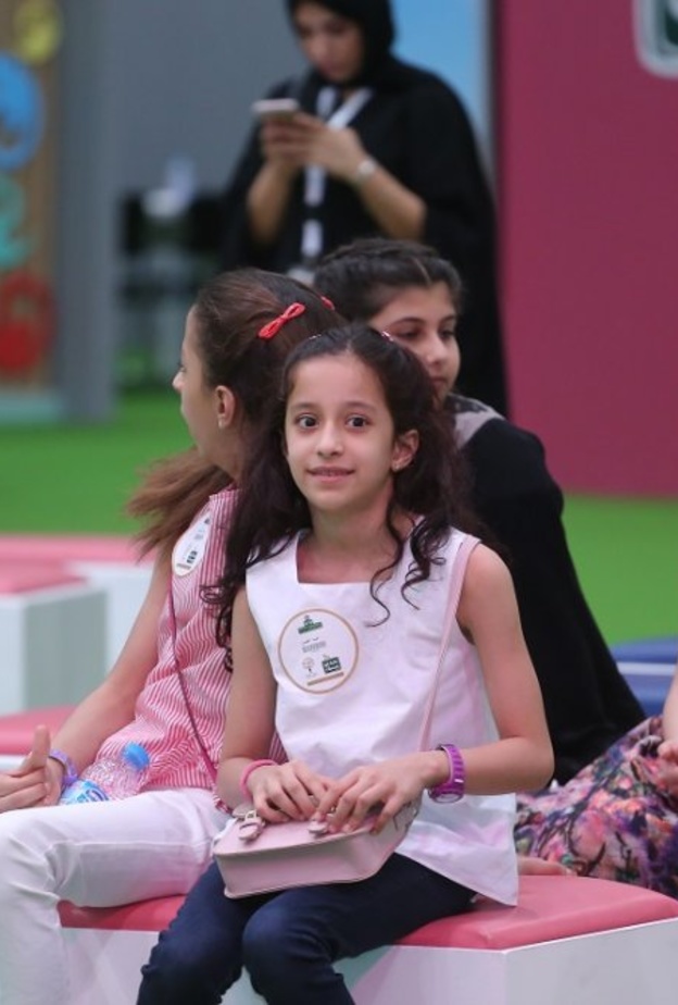 الأطفال يستمتعون في حكايا مسك