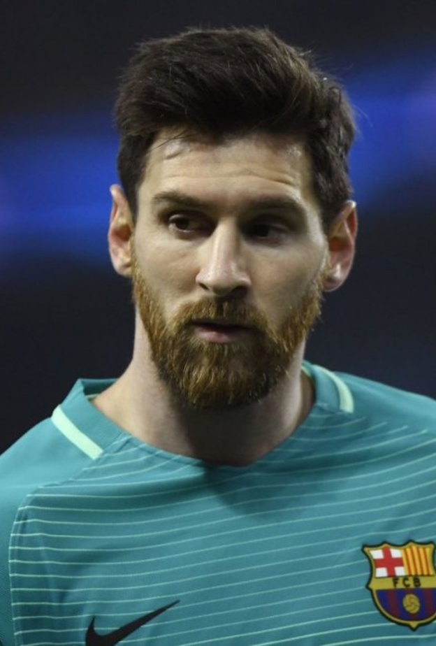 ميسي يسجل ثنائية ويحافظ على آمال برشلونة في الدوري الإسباني