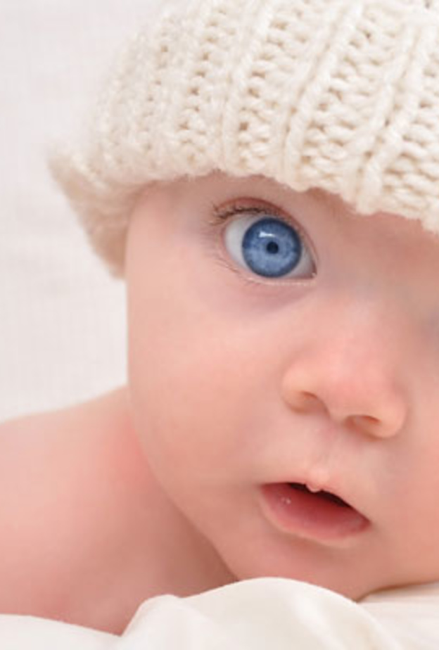 متى يسمع الطفل حديث الولادة 