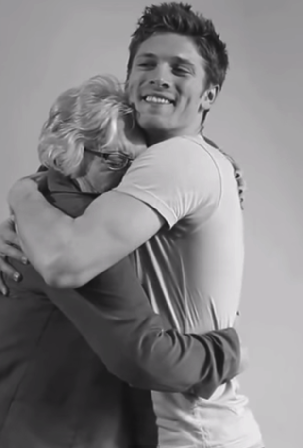 الاحتضان يقلل التوتر و يساعد على النوم