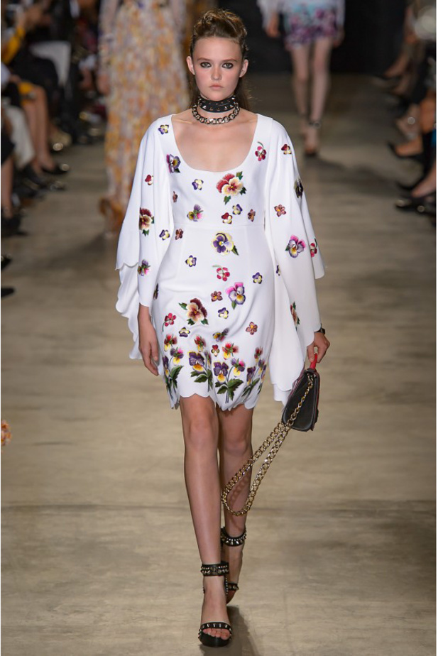 فستان يميّزك برقيّ من Agnes B