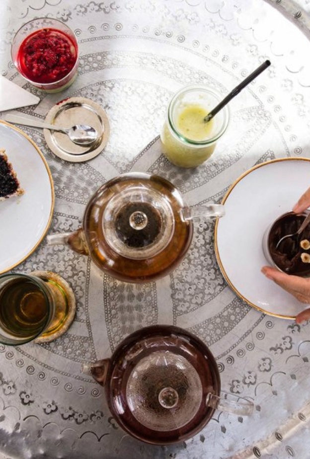 كومبتوار 102 مقهى ومطعم شهير يوجد في الجميرا على بعد خطوات قليلة من الشاطئ.