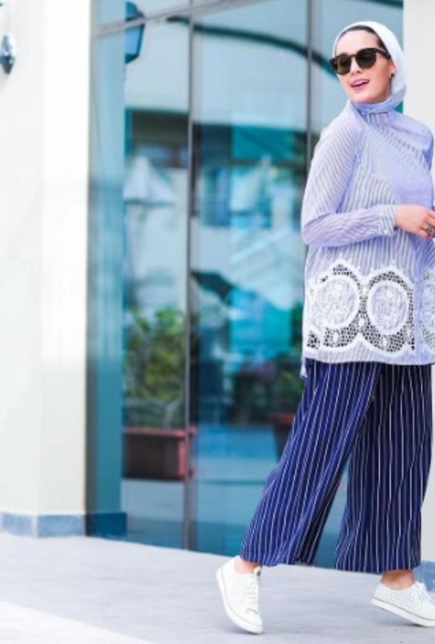  البناطيل الواسعة على طريقة آسيا عاكف