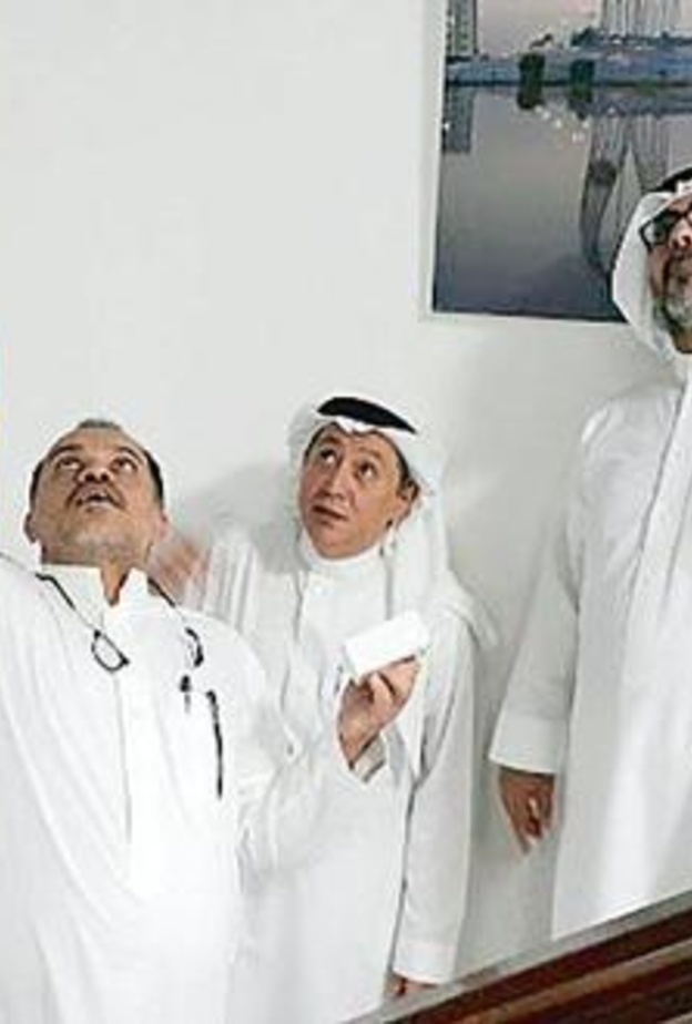 أثناء تفقد المشروع