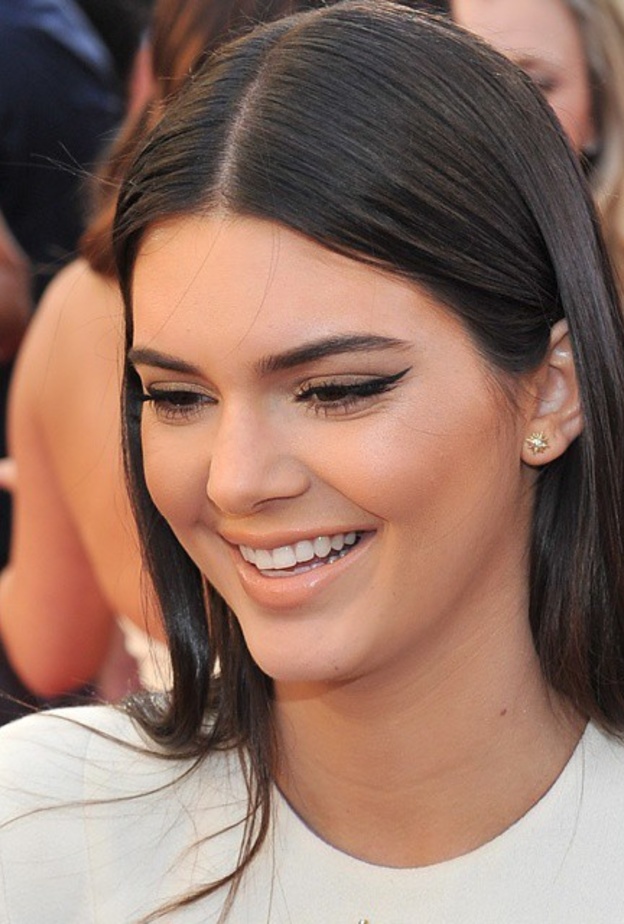 أجمل ايلاينر من كيندال جينير في عيدها