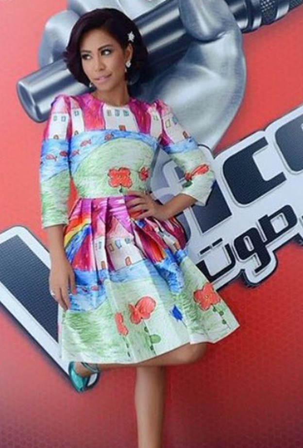 فستان ذو تصميم شبابي اختارته احلام من دولتشي أند غابانا