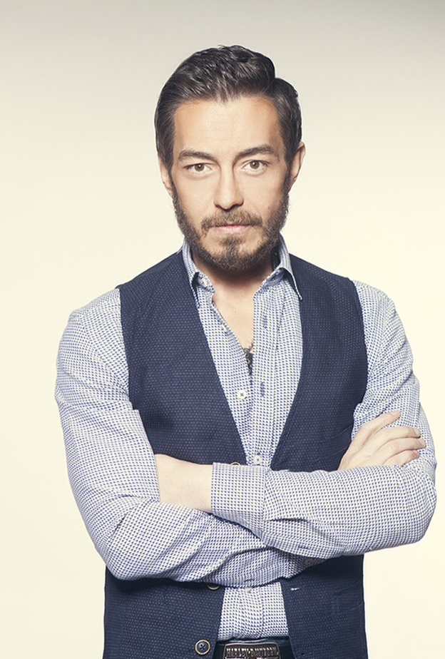 احمد زاهر تمنى الولد ورُزق بـ4 بنات 