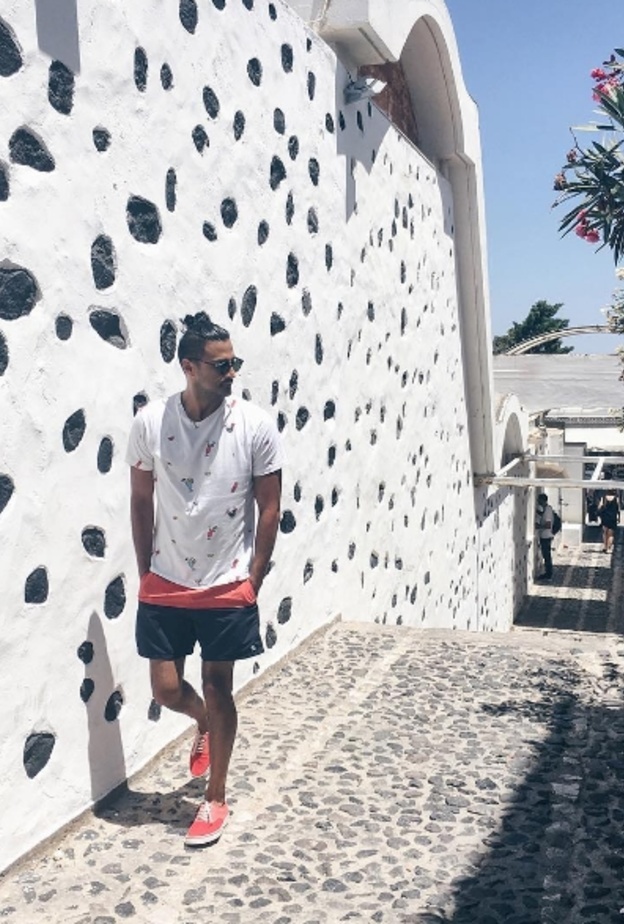 أحمد زوج مدونة الموضة بالشورت مع التيشيرت