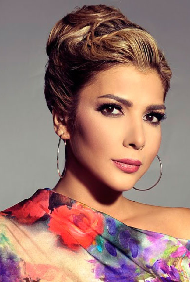 صورة نادرة لاصالة ووالدها واخواتها
