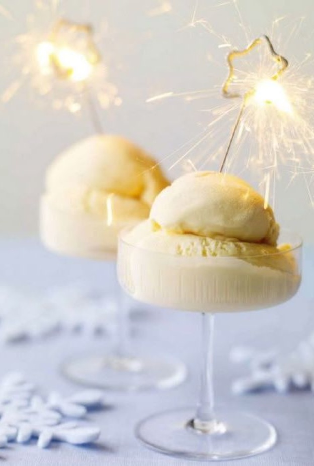 افكار لطاولة حلويات زفاف نهاية العام