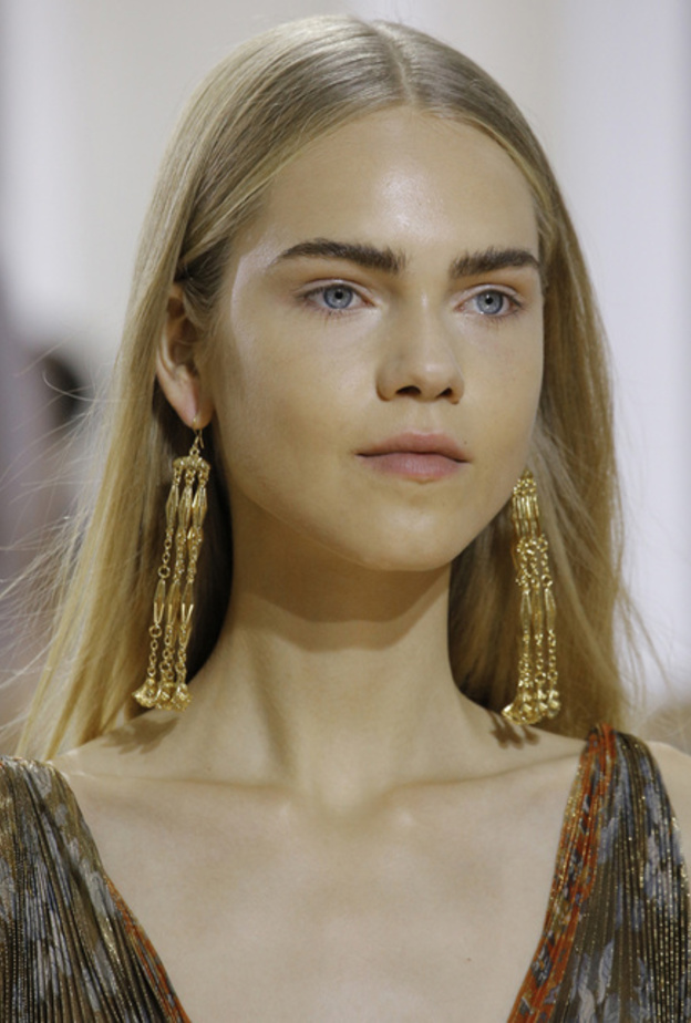 أقراط من Oscar de la Renta