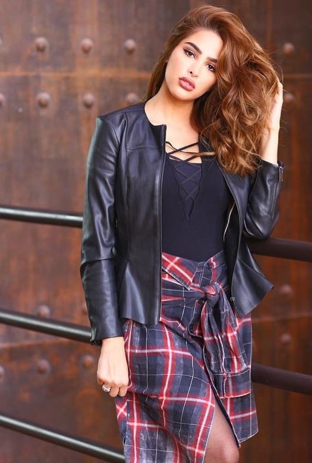 أكثر ما يجذب فوز في الشتاء هي الأزياء الجلدية