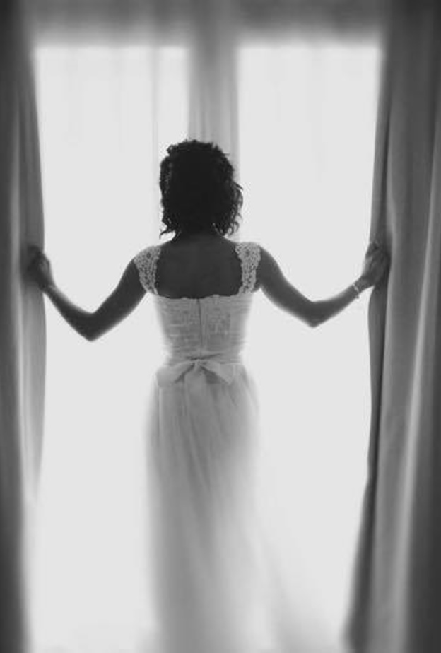 أناقة هند الحناوي بفستان الزفاف