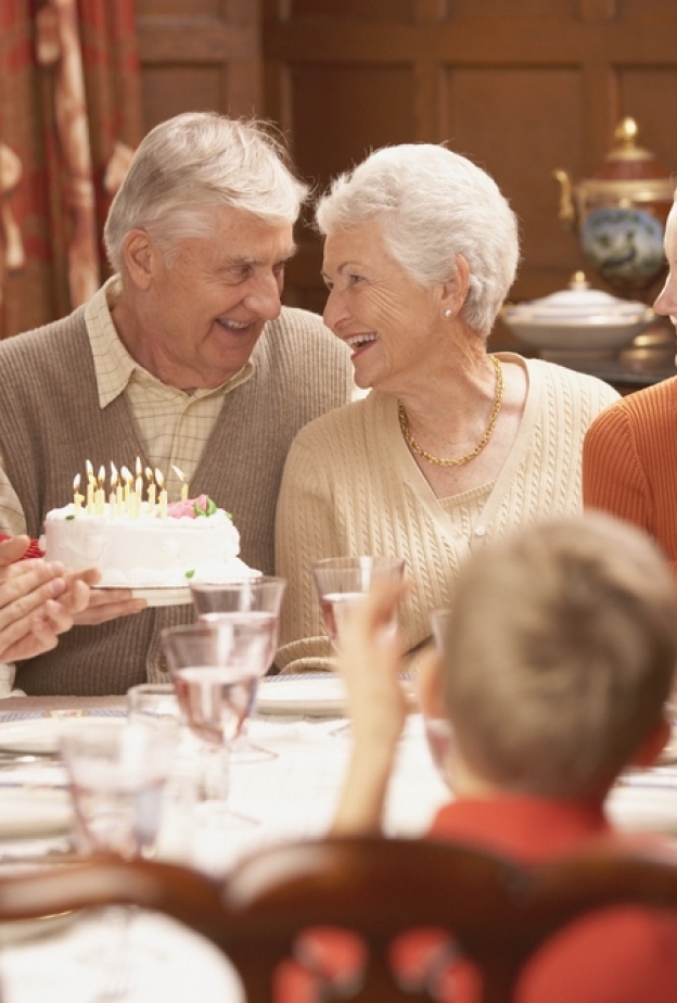 أنثري رذاذ سعادتك على الآخرين