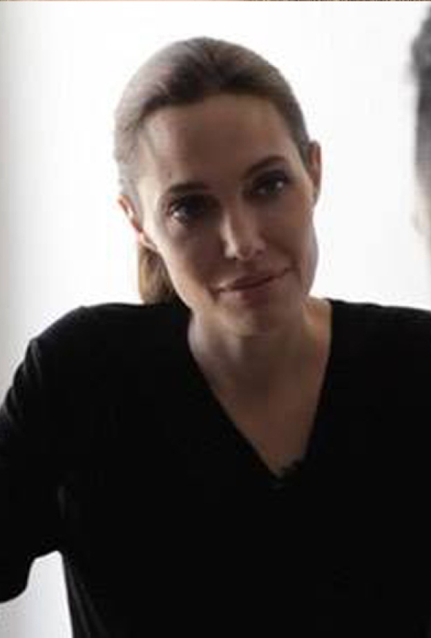 أنجلينا فى زيارة سابقة للمخيمات السورية