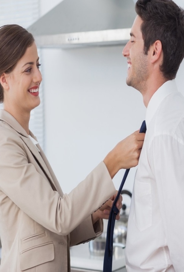 إشرفي بطريقة لبقة على الاهتمام ببعض تفاصيل اناقة عريسك