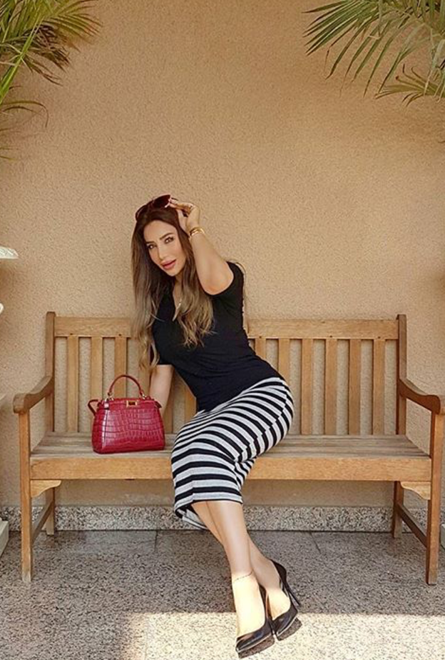 إطلالة عصرية للجين عمران