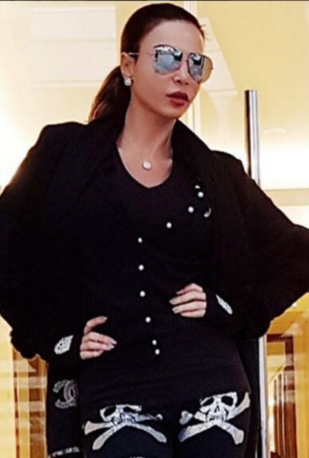 إطلالة يومية أنيقة.