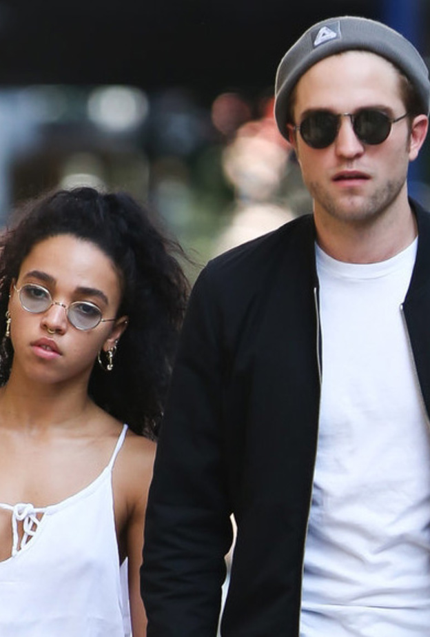 هل تقترب علاقة روبرت باتينسون وإف كيه إيه تويجز من نهايتها؟