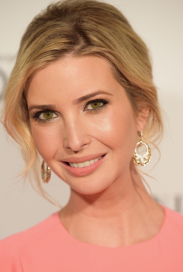 إيفانكا ترامب Ivanka Trump  ترسم مكياج عيون مغمور بالايلاينر الاسود
