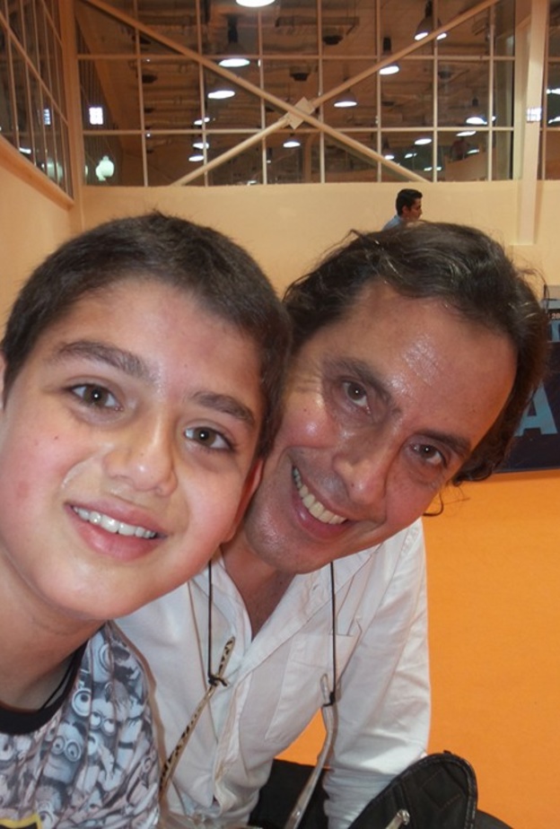 ادم فوزي العوامري مع والده