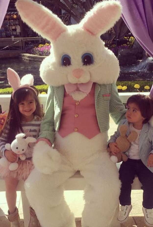 كيم كاردشيان تلون البيض لابنتها نورث