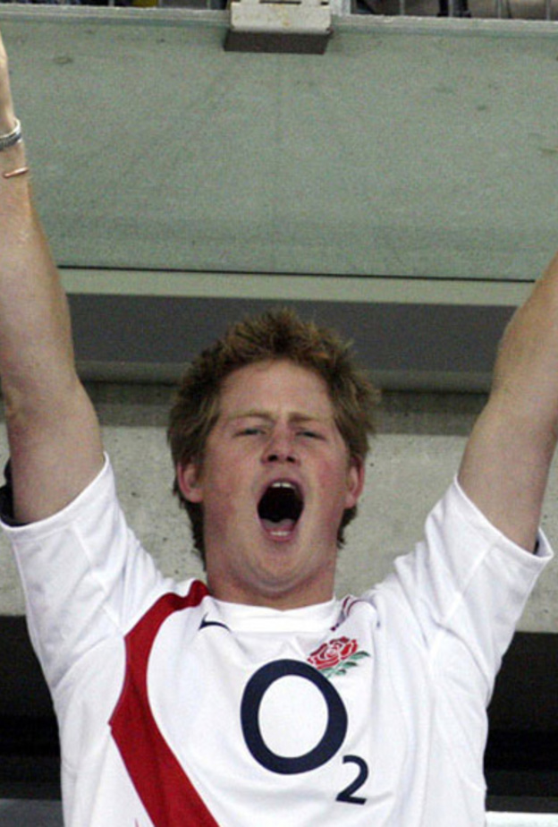 هاري بملابس الكشافة