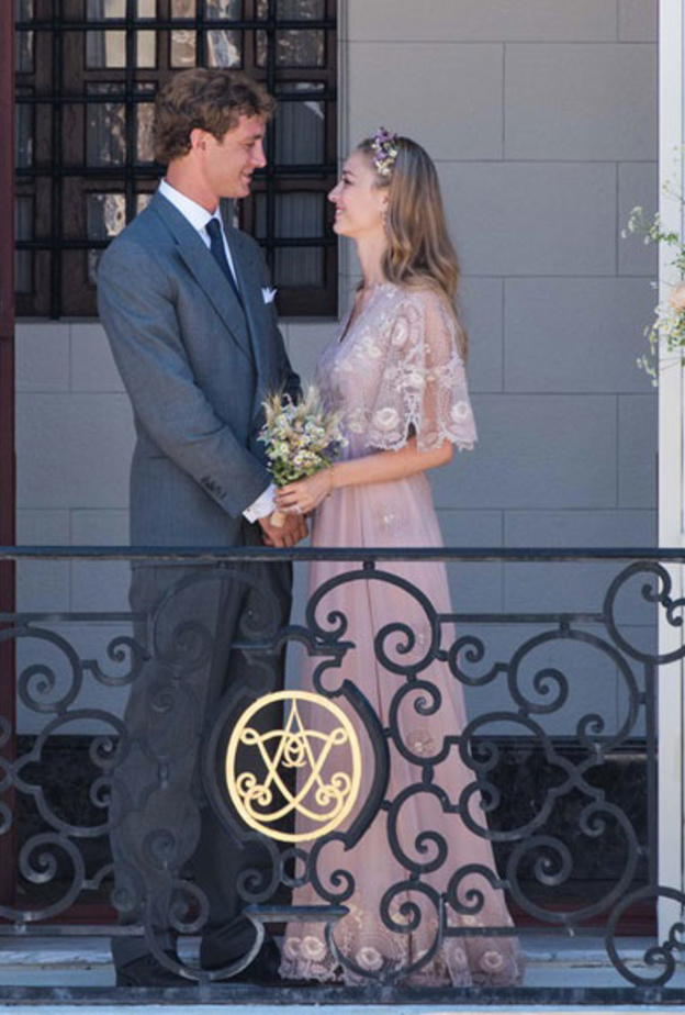 صورة جماعية لاهلين العروسين