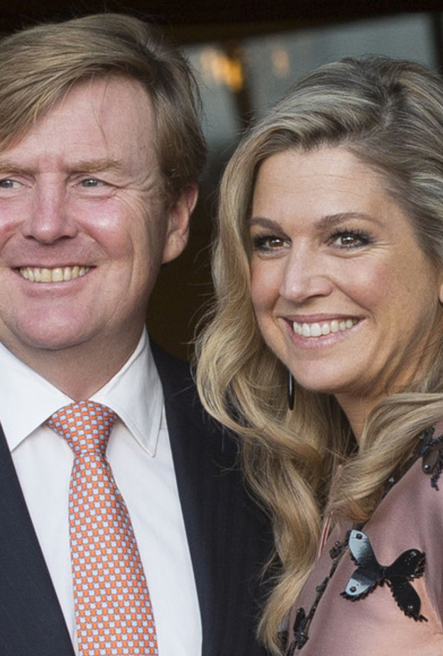 ماكسيما بجانب ملك هولندا