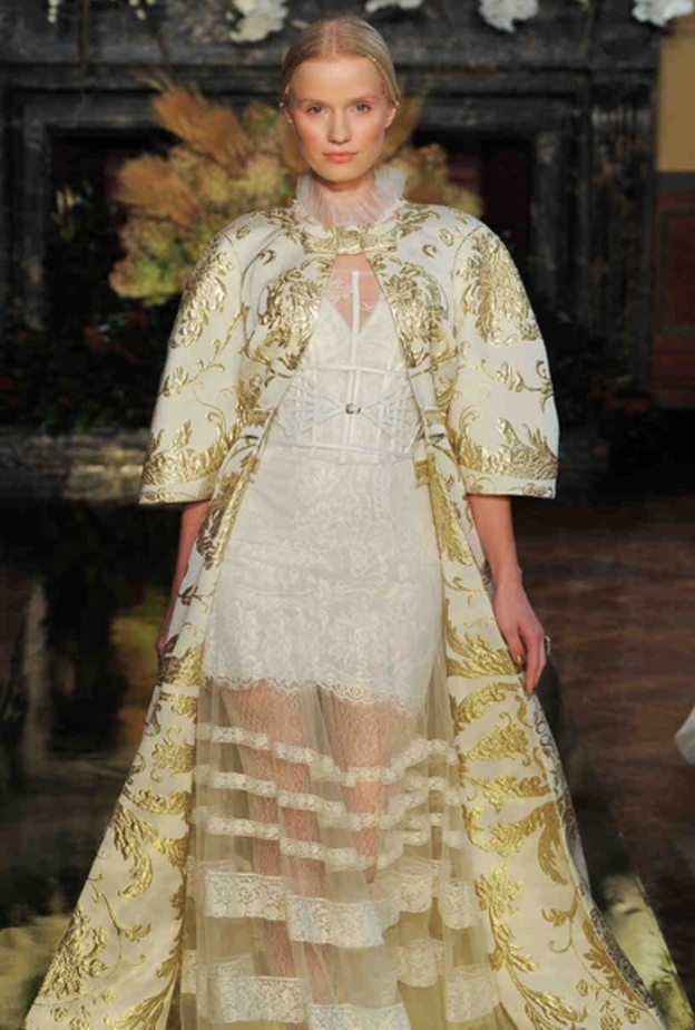 اجمل فساتين الزفاف بالكاب من مجموعة Yolan Cris لخريف 2017