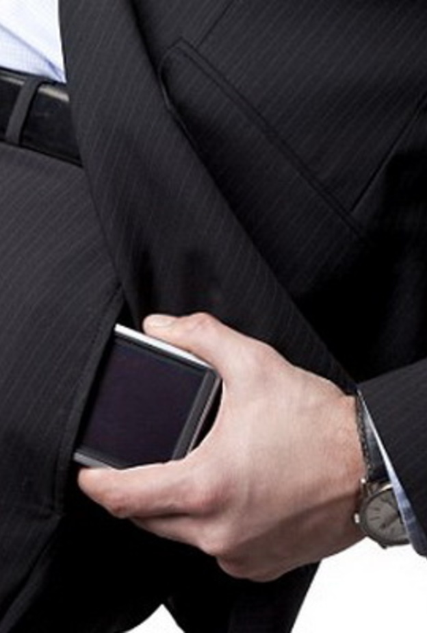 احذروا وضع الجوال في جيب البنطال 