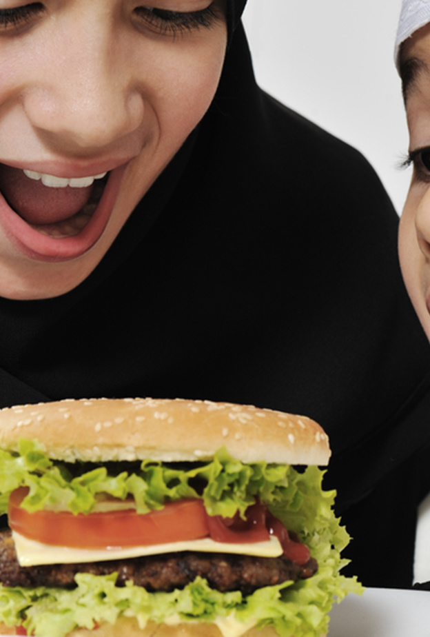 احذري من رجيم الوجبات السريعة حتى لا تصابي بالزهايمر