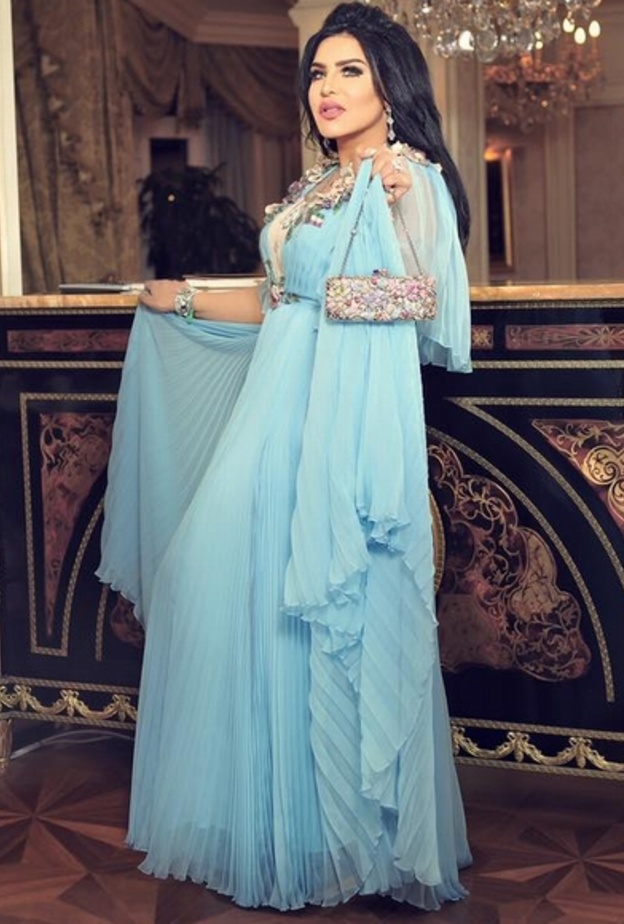 اطلالة برّاقة لاحلام في فستان من توم فورد