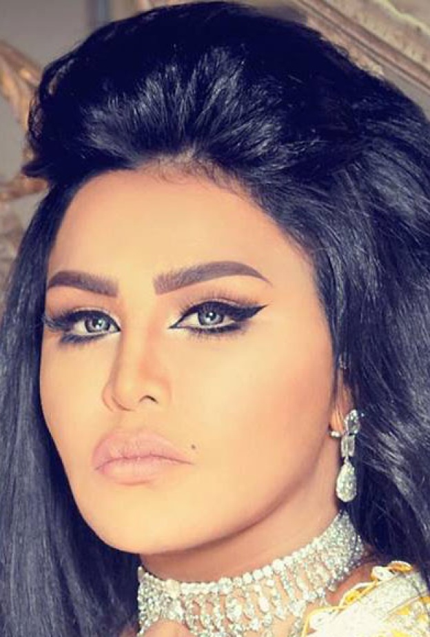 الفنانة أحلام بإحدى جلسات التصوير لها