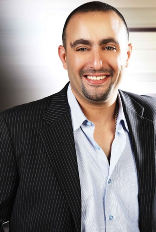 احمد السقا في اسلوب رسمي انيق