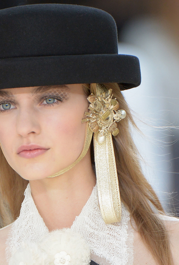 Yuna Yang حبيبات براقة على العيون مع 