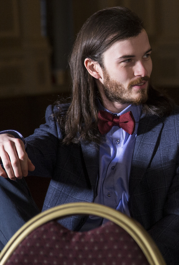 اختيار الألوان المناسبة للبدلة