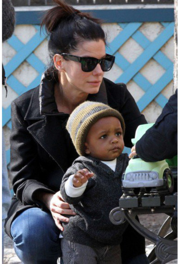 كاثرين تحمل اخر ابنائها بالتبني