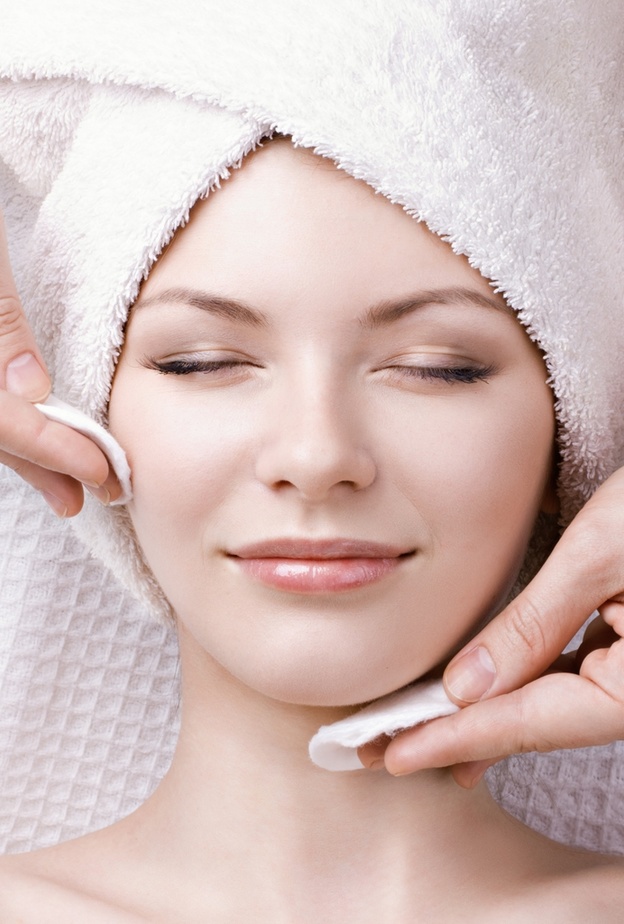 اخفاء آثار التجاعيد والبشرة المترهلة يوم الزفاف