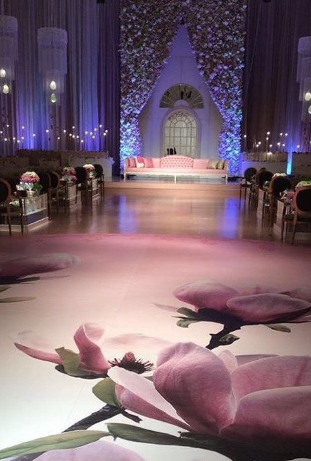 ارضية مزينة بالورد للمصممة هدى الباز