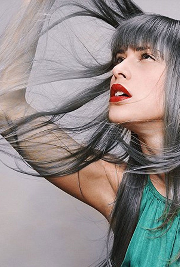 استخدمي المواد الطبيعية للتخلص من الشعر الابيض 