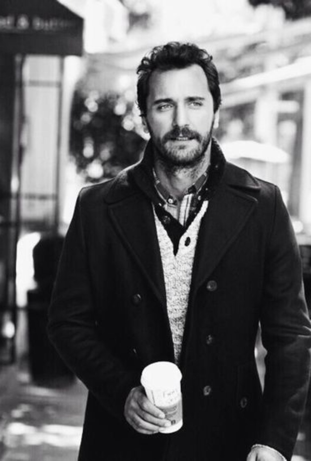 استوح من أسلوب فرات طرق تنسيق المعاطف الشتوية بأسلوب شبابي وعصري