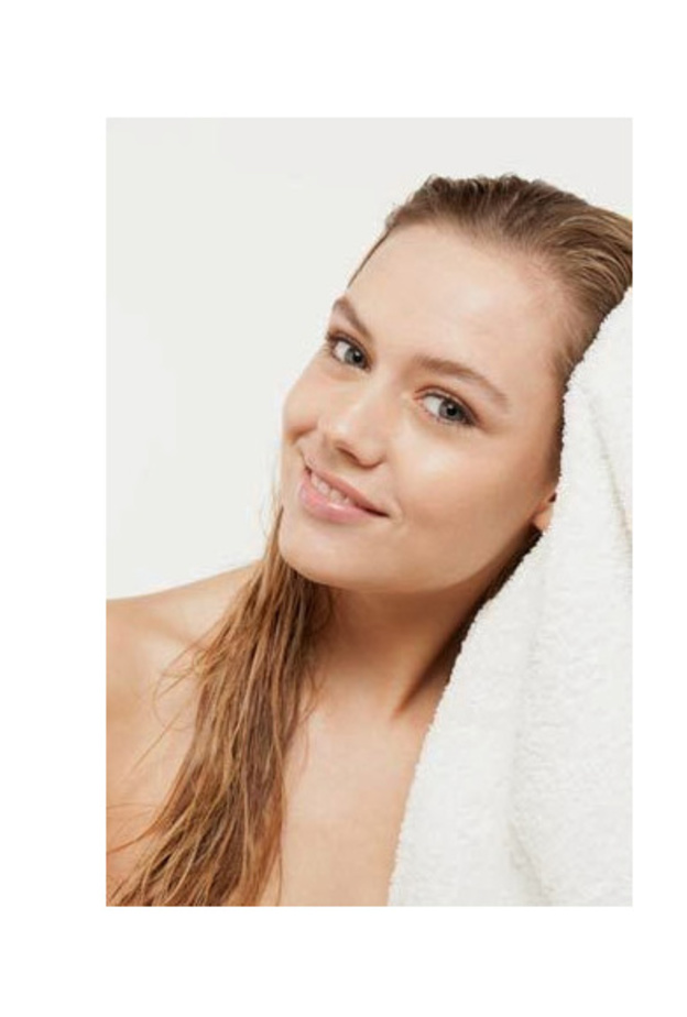 اسمحي لشعرك بالجفاف بشكل طبيعي مبتعدة عن المجففات الكهربائية